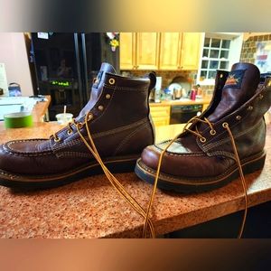 Mens Thorogood steel toe work boots